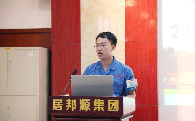 生產(chǎn)一線員工代表李宗萌表示作為一名生產(chǎn)員工要不斷發(fā)揚(yáng)主人翁精神,要干一行,愛(ài)一行,鉆一行,精一行,專(zhuān)業(yè)里面當(dāng)狀元。 生產(chǎn)一線員工代表李宗萌表示作為一名生產(chǎn)員工要不斷發(fā)揚(yáng)主人翁精神,要干一行,愛(ài)一行,鉆一行,精一行,專(zhuān)業(yè)里面當(dāng)狀元。